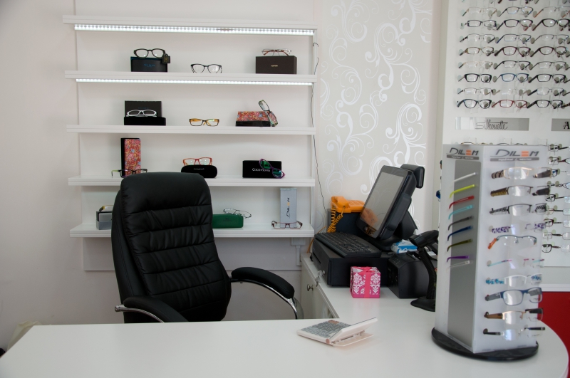 opticien-LES ARCS-min_spectacle-office-furniture-room-interior-design-design-809392-pxhere.com